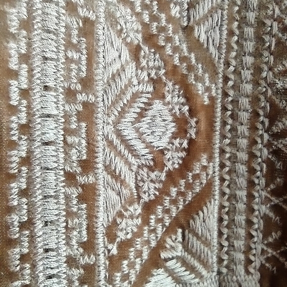 Andree by Unit Sz M Embroidery Blush pink Crushed Velvet Blouse Tunic Top NWOT - Picture 6 of 10